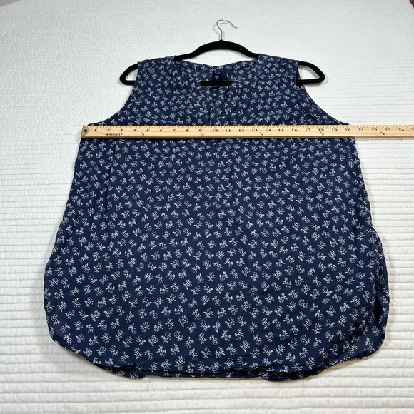 GAP Blue and White Tank Top with Abstract Pattern. Size Medium. - Picture 4 of 7